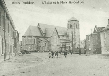 Église réparée et halle disparue
