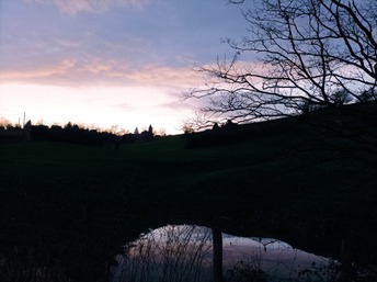Vue du bas de la rue de l'église
